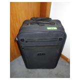 TOWNE CARRY ON SUITCASE (CAN