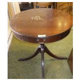 VTG ENTRYWAY TABLE 30" X 30" (SCRATCHES ON TOP >>>