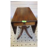 VINTAGE DROP LEAF TABLE (17" WIDE + (2) 14" DROP>>