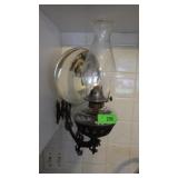 VTG CAST IRON WALL MOUNT OIL LAMP W/ MERCURY >>>>>