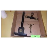 VTG WOOD & BRASS CRUCIFIX (BROKEN- NEEDS REPAIR)>>