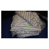 REVERSIBLE KING COMFORTER
