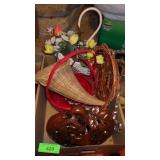 VTG WHICKER UMBRELLA WALL POCKET, ASST BASKETS,>>>