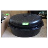 LARGE VINTAGE ENAMELWARE ROASTER  21" LONG