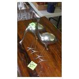 VTG METAL FLAMINGO STATUES (ONE W/ BROKEN BEAK) >>