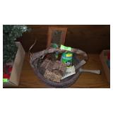 MIRACLE-GRO, WICKER HEART BASKETS, MIRROR, RUSTY>>