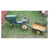 VINTAGE KIDS JOHN DEERE TRACTOR W/ WAGON