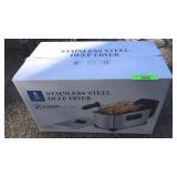STAINLESS STEEL DEEP FRYER (APPEARS UNUSED)