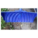 SNOW SHOVEL (WINTERS COMING)