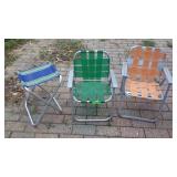 2 CHILDRENS VTG FOLDING WEBBED CHAIRS, 1 FOLDING>>