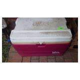 IGLOO COOLER (NEEDS CLEANED)