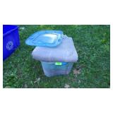 PACKING BLANKETS W/CONTAINER & LID