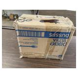 BOX OF PLASTIC FORKS