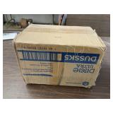 BOX OF PLASTIC KNIVES