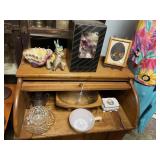 CONTENTS ON DESK ONLY