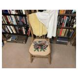 CHAIR WITH LINENS