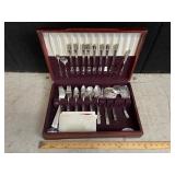 FLATWARE SET