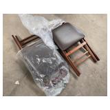 2 FOLDING CHAIRS