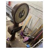 Large awesome kron platform scale works