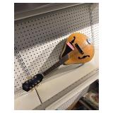 Hondo 2 mandolin