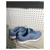 Like new size 9 new balance shoes