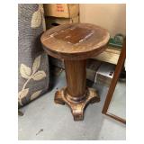 Pedestal table