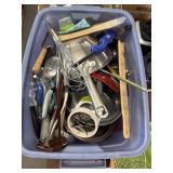 Kitchenware in tote