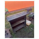 Work bench with vise