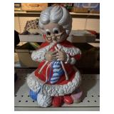 Mrs claus statue