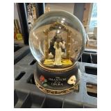 Phantom of the opera snow globe