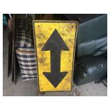 LARGE ARROW SIGN