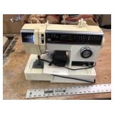 SINGER SEWING MACHINE