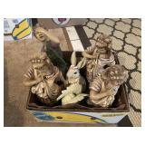FIGURINE STATUES