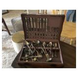 FLATWARE SET