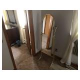 FREESTANDING M IRROR