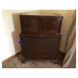 DRESSER