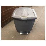 TRASH CAN