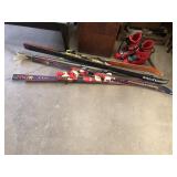 LOT OF SKIS