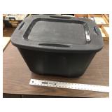 TOTE WITH LID