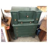 DRESSER