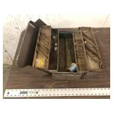 VINTAGE TACKLE BOX