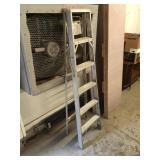 STEP LADDER
