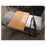 2 CUTTING BOARDS AND WOOD GUN