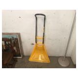 SNOW SHOVEL
