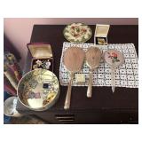 VANITY LOT AND JEWELRY