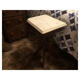 MARBLETOP STAND