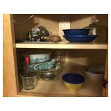 PYREX AND ASSORTED KITCHENWARE