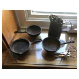 SMALL IRON PANS