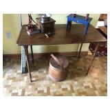 FOLDING TABLE