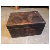 ANTIQUE WOODEN BOX